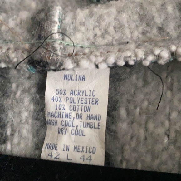 Poncho - Picture 4 of 4